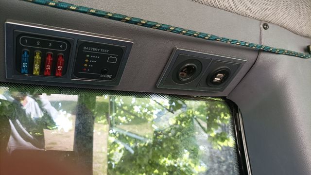 Furgo camper equipada y lista para viajar