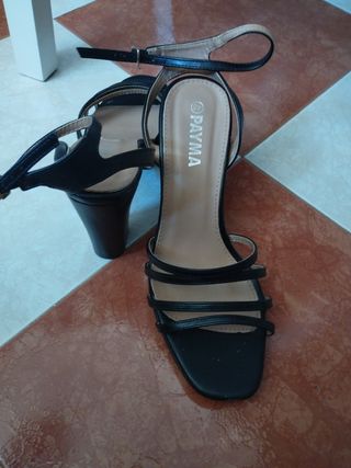 Sandalias tacón negras