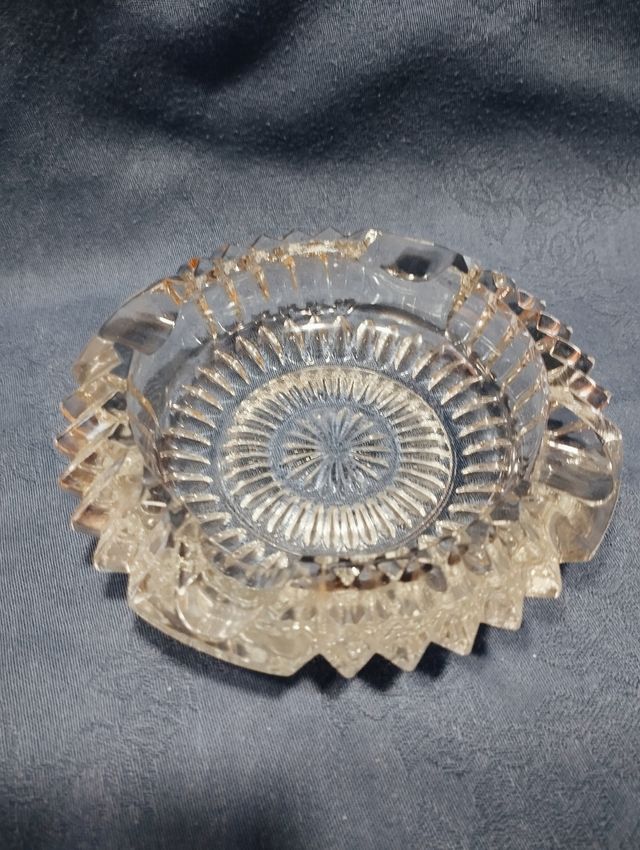 Posacenere di vetro nuovo