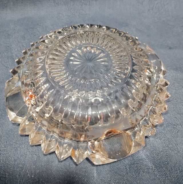 Posacenere di vetro nuovo