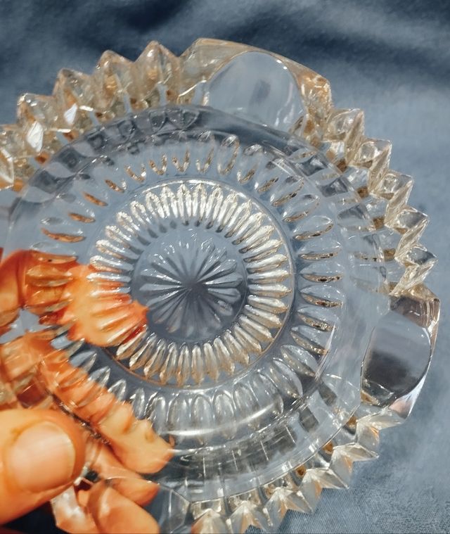 Posacenere di vetro nuovo