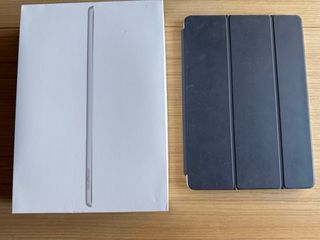 iPad Air 10.2" 256GB WiFi+Cellular. En su caja