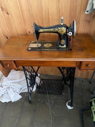 Máquina coser Singer Antigua mesa incluida