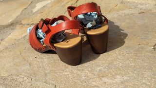 Sandalias Rojas de cuero con bolso