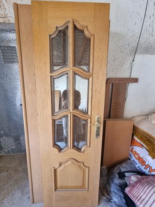 Puertas interiores madera. negociación in situ