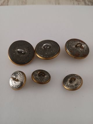 Botones militares antiguos (6 unidades)