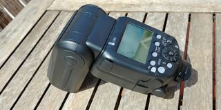 Reflex Canon EOS 70D + Objetivo + Flash