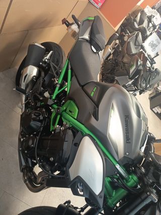 Kawasaki Performance Regiment sugomi Z900 - Moto