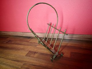 Revistero vintage dorado