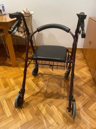 Andador con ruedas y frenos Prim.