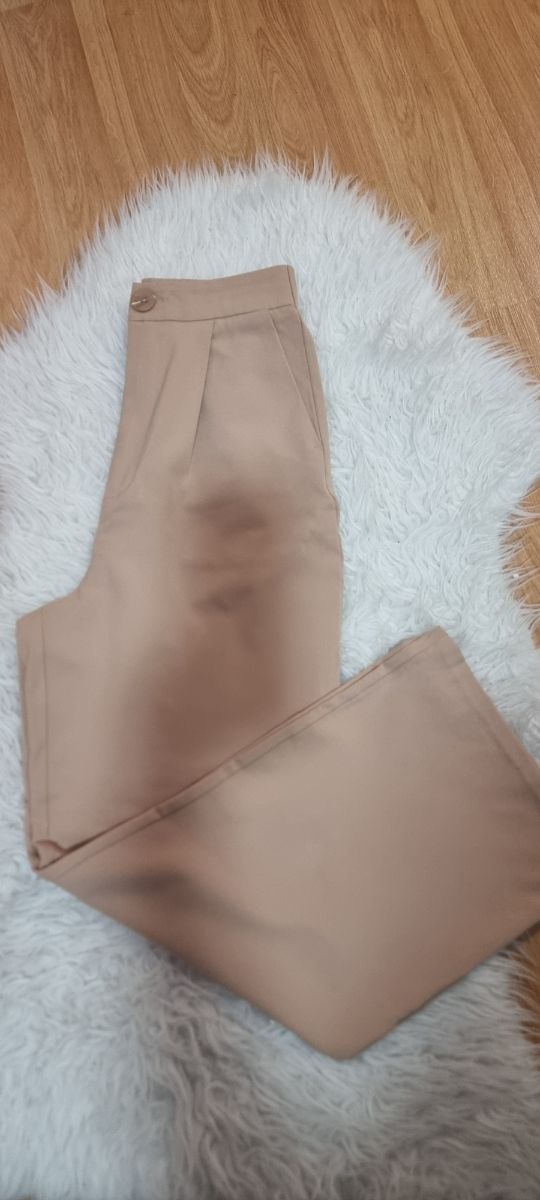 Pantalón vestir Stradivarius beige talla 36