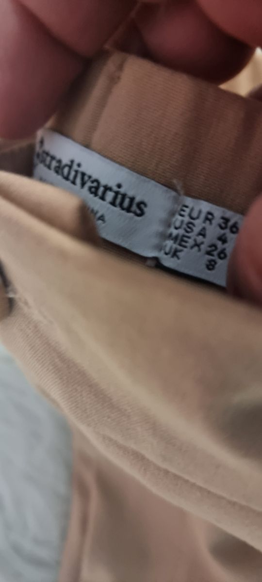 Pantalón vestir Stradivarius beige talla 36