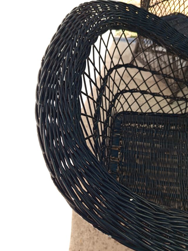 Sillón mimbre negro DOS vintage.