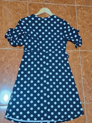 Vestido Boohoo lunares blanco y negro