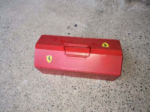 Macchina Formula 1 Ferrari a scoppio