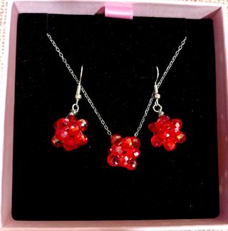 Joyas rojas: Collar y pendientes