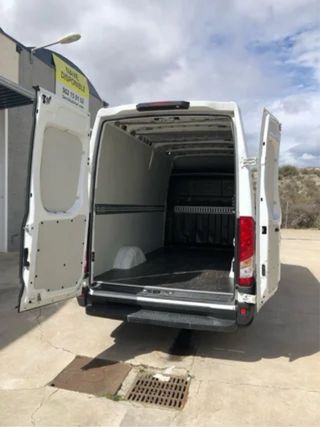 Mudanzas: furgón Iveco Daily


