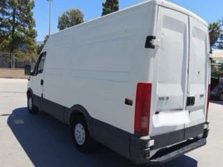 Mudanzas: furgón Iveco Daily

