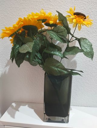 Jarrón cristal  negro con girasoles