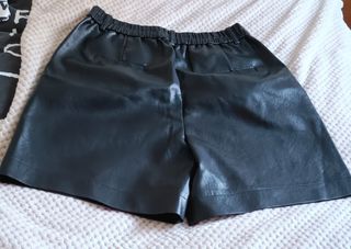 Shorts polipiel negros