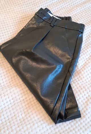 Shorts polipiel negros