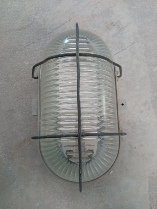 Plafón exterior metálico gris