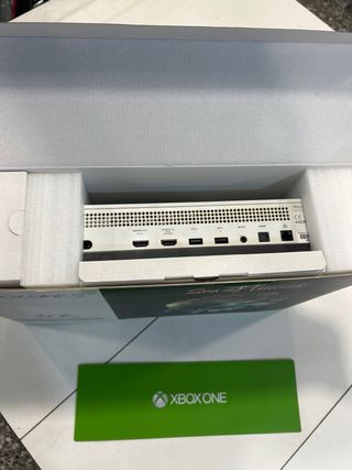 Xbox One S 1TB Blanca + Sea of Thieves