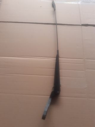 Brazo limpiaparabrisas derecho