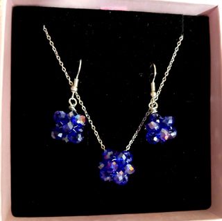 Joyas azul marino: Collar y pendientes
