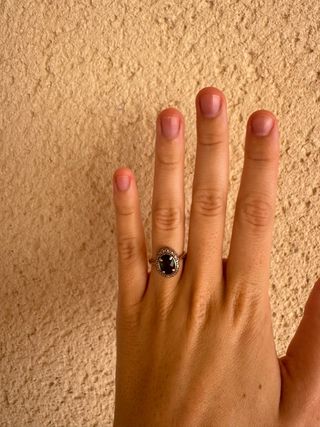 Anillo ovalado con circonitas