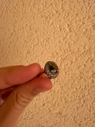 Anillo ovalado con circonitas