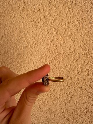 Anillo ovalado con circonitas
