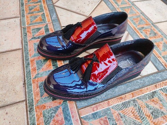 Mocassino in vernice bordeau-blu unisex