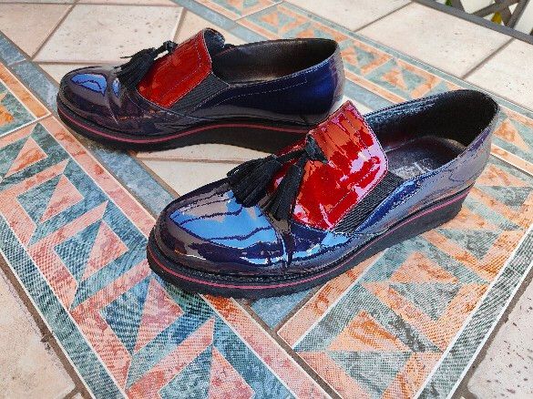 Mocassino in vernice bordeau-blu unisex