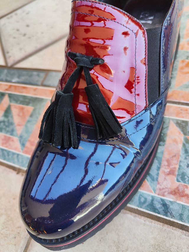 Mocassino in vernice bordeau-blu unisex