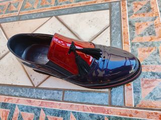 Mocassino in vernice bordeau-blu unisex