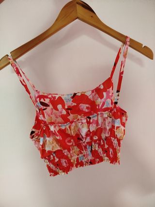 Dos conjuntos top y pantalón rojo y rosa