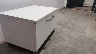 Cajonera blanca con ruedas