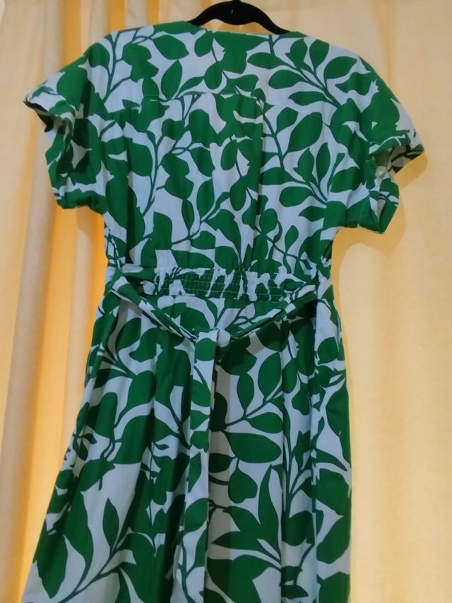 Vestido midi estampado hojas verdes