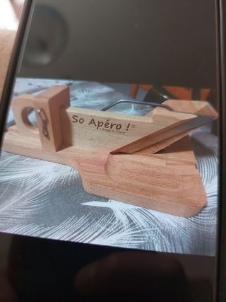 Affettatrice da tavolo si piccole dimensioni.
