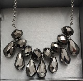 Gargantilla gris plata