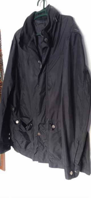 Cortavientos negro talla XL
Massimo dutti