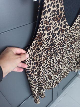 Blusa Zara leopardo talla L