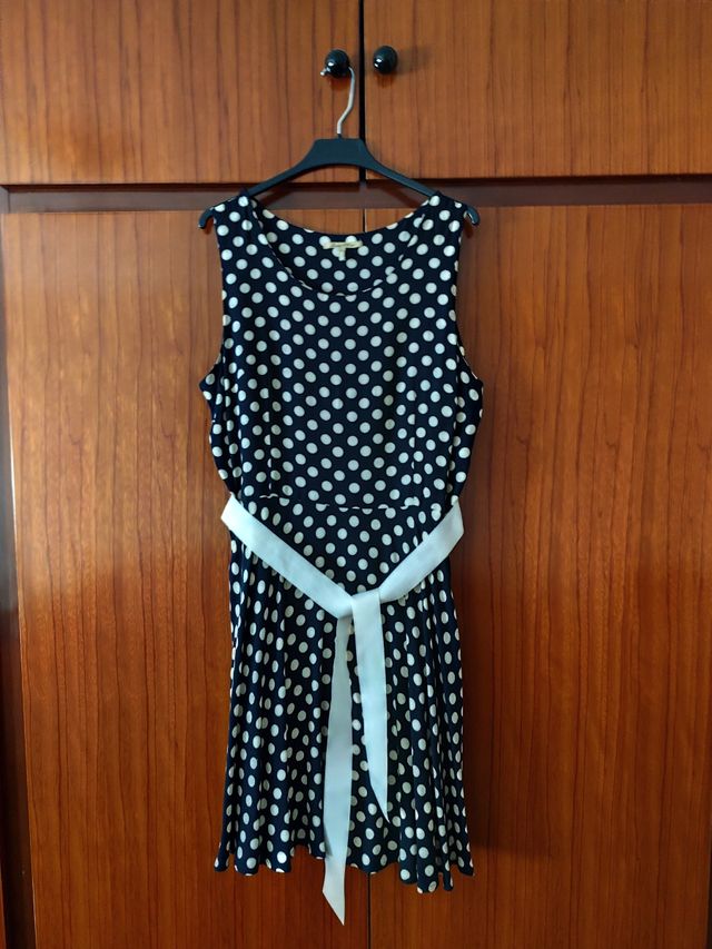 Vestido verano con lunares beige.