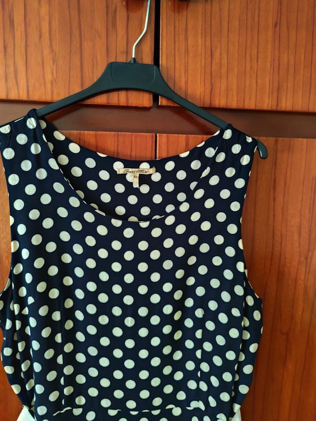 Vestido verano con lunares beige.