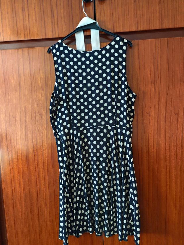 Vestido verano con lunares beige.