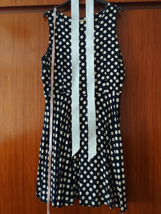 Vestido verano con lunares beige.