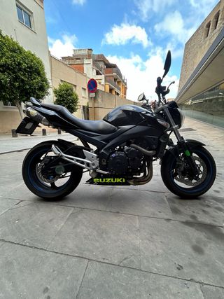 Suzuki GSR 600 - Moto