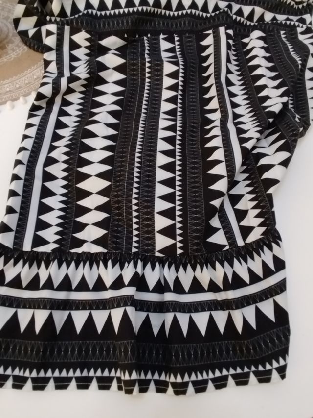 Vestido blanco y negro