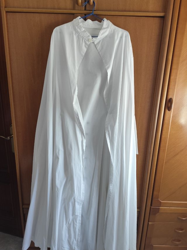 Traje nazareno blanco